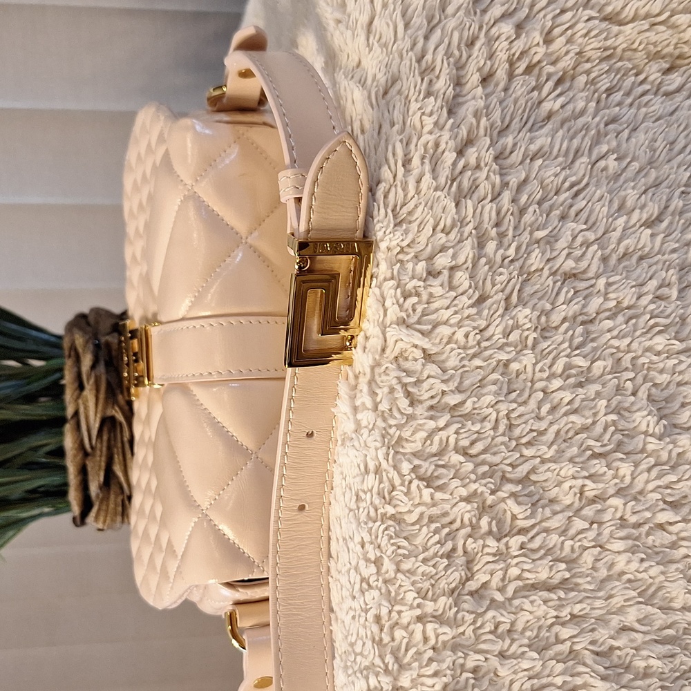 Gorgeous Versace Greca Goddess Leather Bag - Picture 13 of 14